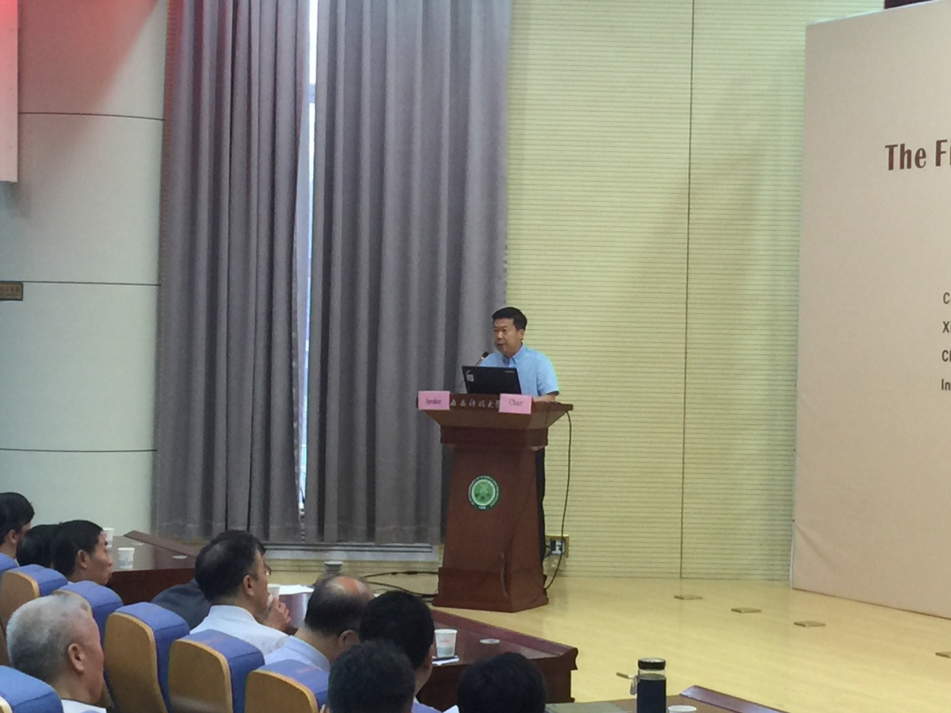 香港理工大学教授丁晓利主持会议